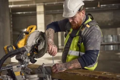 DEWALT Kapp- og gjærsag 18V, 305mm blad, naken