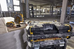 Dewalt radio DWST1-81078 TSTAK-kompatibel arbeidsradio med DAB+ og lader