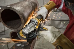 DeWALT 18V vinkelsliper DCG405NT 125 mm med T-STAK-koffert