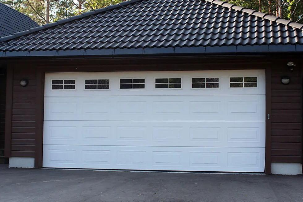 Garasjeport GTS 300x367 cm Granteck s.speil SL32 standard beslag
