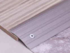 Nivålist nr 220 0-10mm hvit200cm hvitlakkert durifix selvklebende