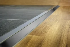 Nivålist nr 220 0-10mm hvit200cm hvitlakkert durifix selvklebende